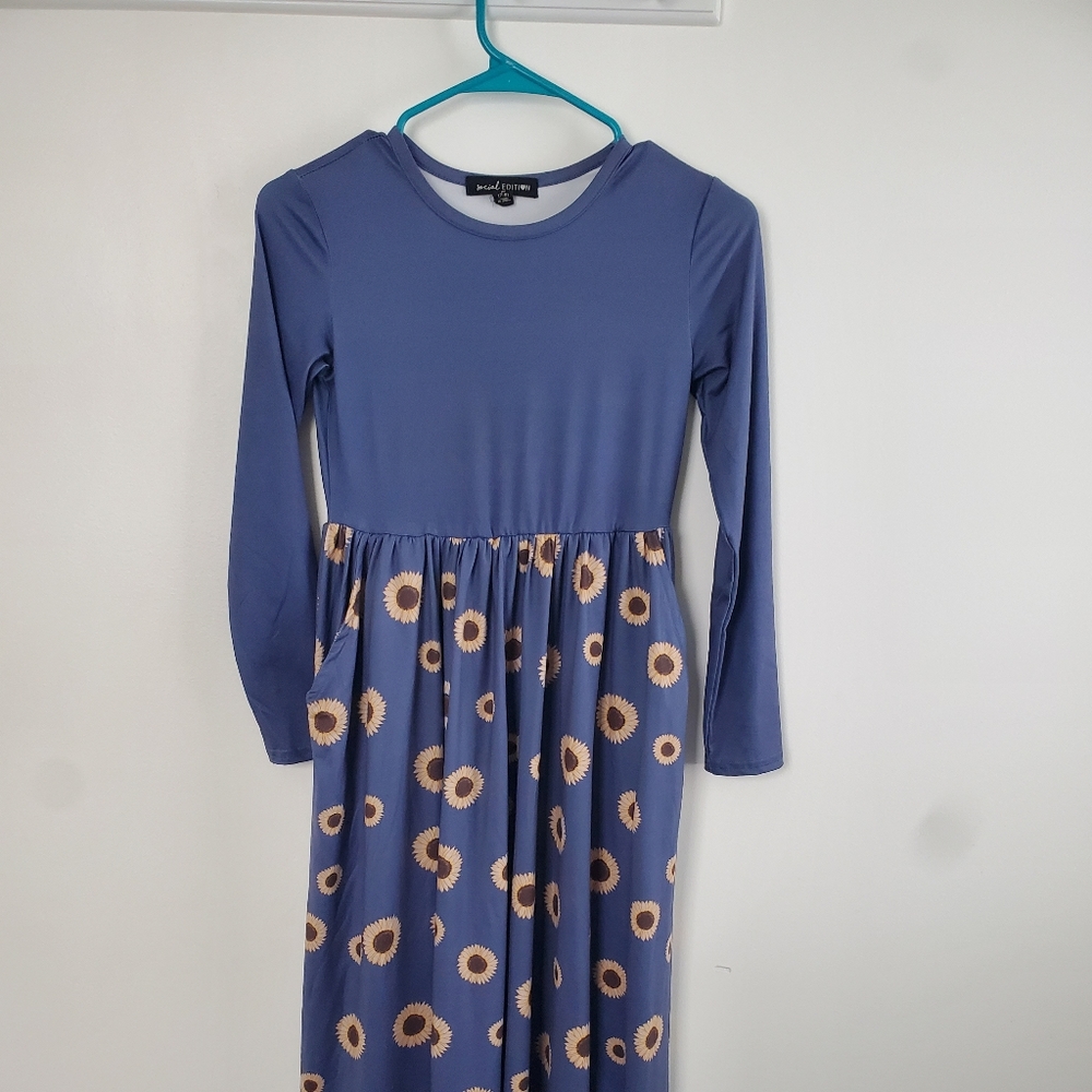 Girls size M (7/8) lung sleeve maxi dress